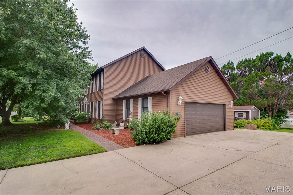 3 Bedroom, 2,100 sq. feet 3413 Maryville Road Granite City, IL