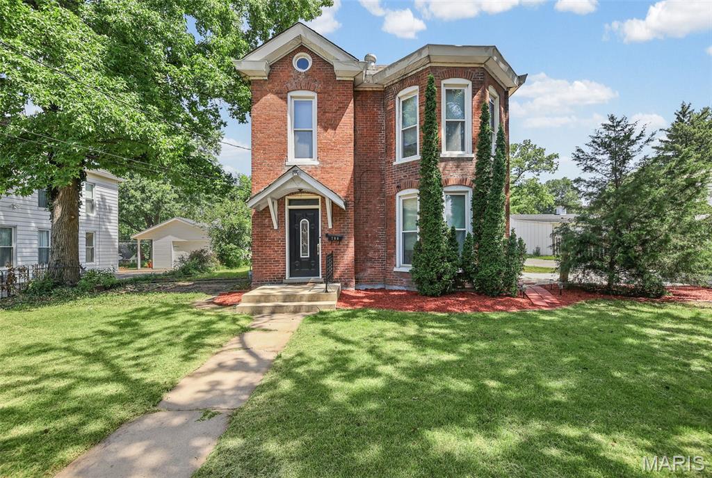 3 Bedroom, 1,667 sq. feet 706 Grove Street Alton, IL