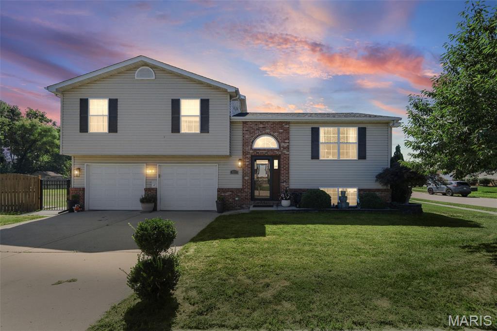 4 Bedroom, 1,872 sq. feet 2247 Wildwood Drive Granite City, IL