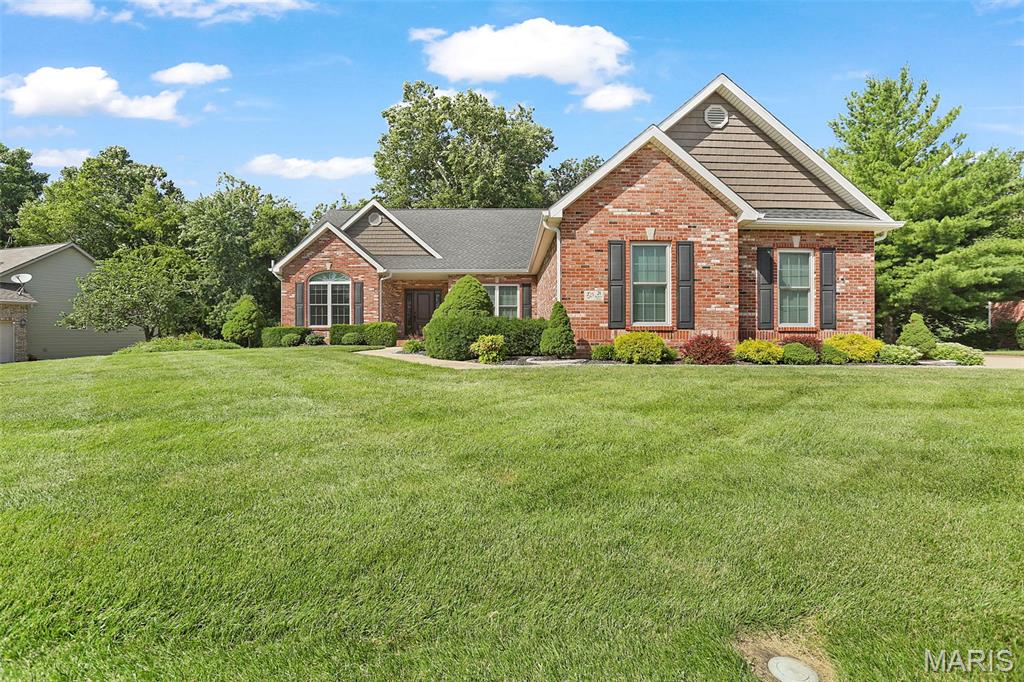 4 Bedroom, 3,177 sq. feet 21 Foxmoor Drive Maryville, IL