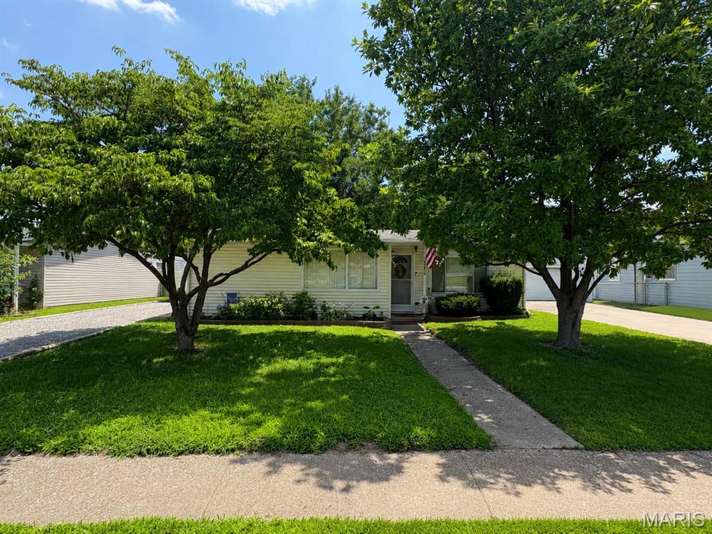 3 Bedroom, 944 sq. feet 2816 Dale Avenue Granite City, IL