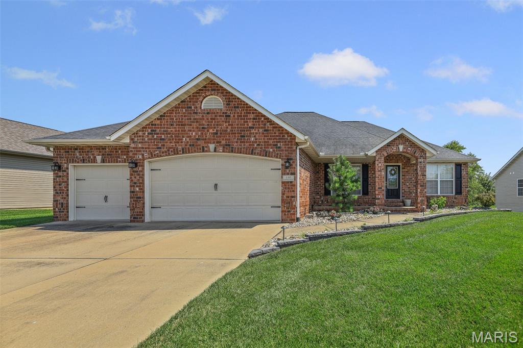 4 Bedroom, 3,312 sq. feet 140 Stonebridge Bluff Drive Maryville, IL