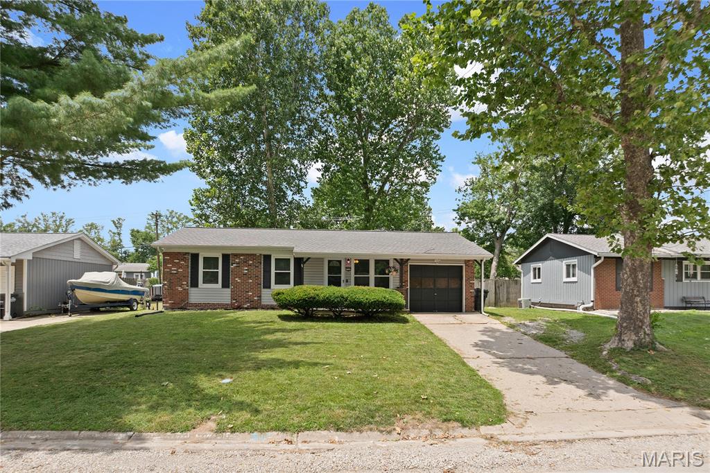 3 Bedroom, 1,686 sq. feet 7732 Redbird Lane Godfrey, IL