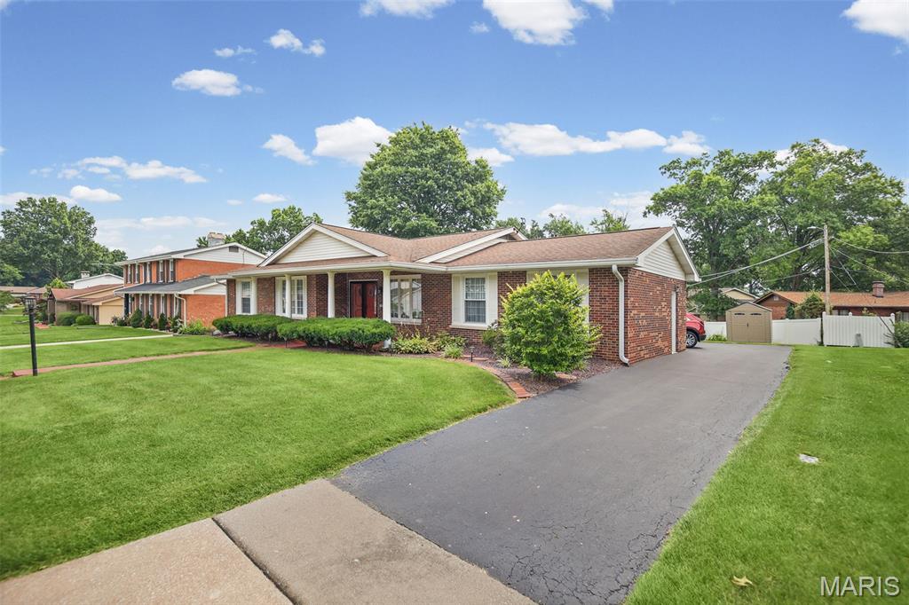 4 Bedroom, 2,367 sq. feet 5303 River Aire Drive Godfrey, IL