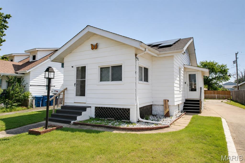 2 Bedroom, 888 sq. feet 455 1st Street Wood River, IL