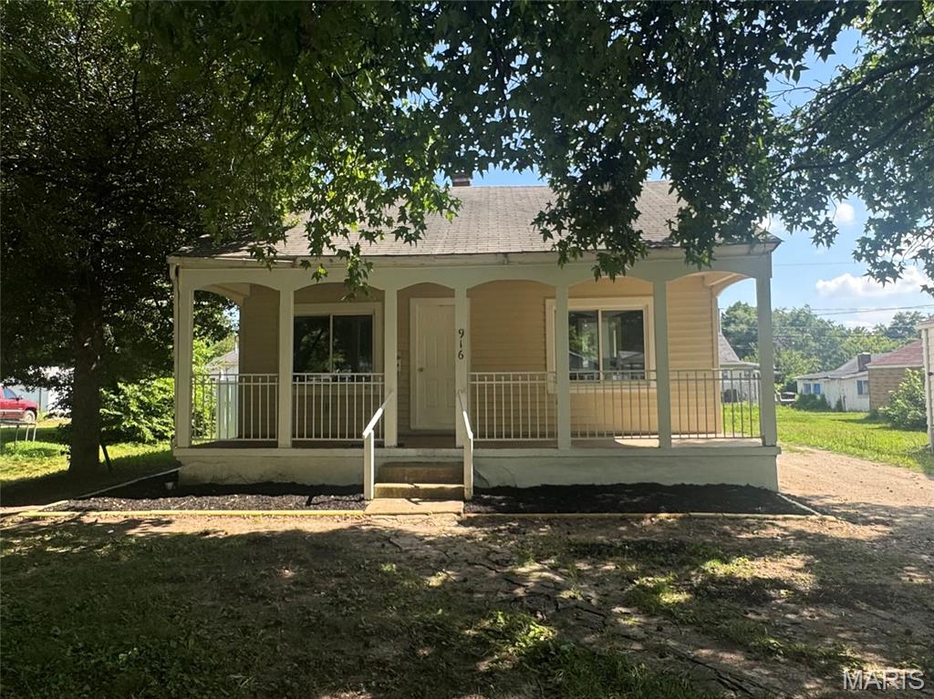 2 Bedroom, 623 sq. feet 916 College Avenue Greenville, IL