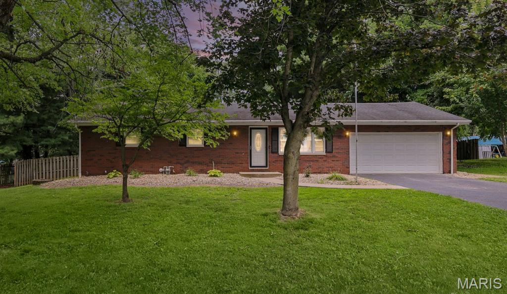 3 Bedroom, 1,502 sq. feet 8424 Steelecrest Lane Troy, IL