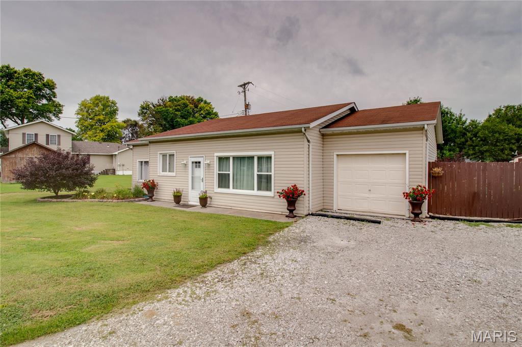 3 Bedroom, 1,167 sq. feet 4815 Wabash Avenue Granite City, IL