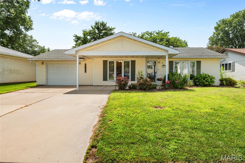 3 Bedroom, 1,110 sq. feet 624 Albers Lane Bethalto, IL
