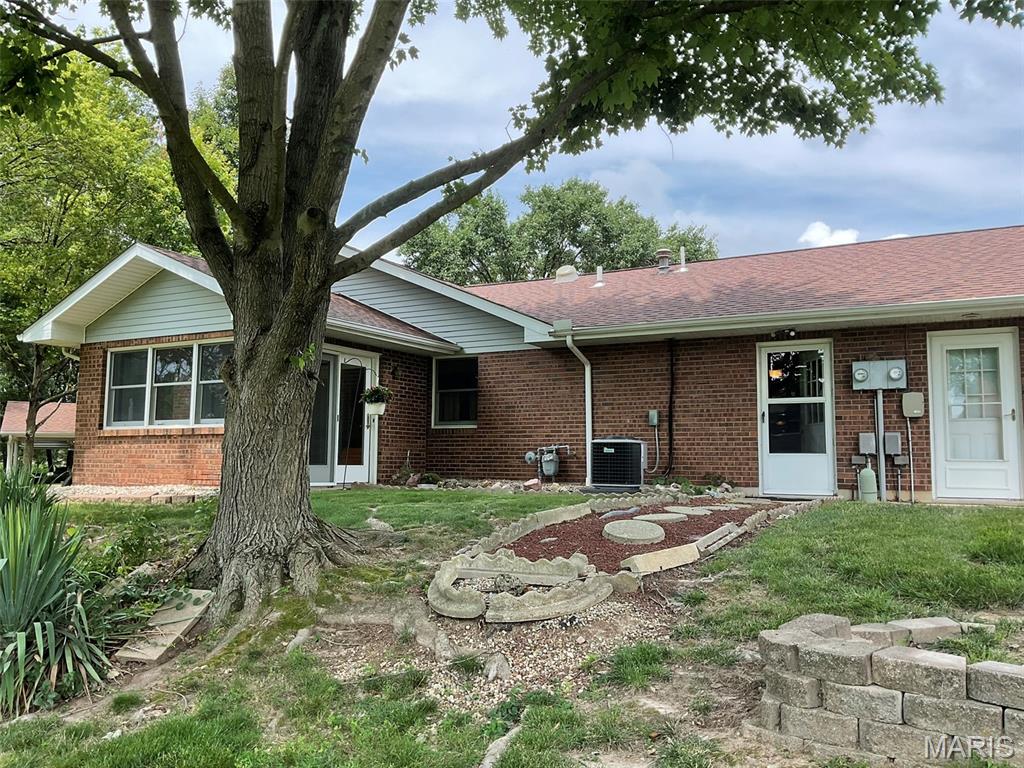 2 Bedroom, 1,120 sq. feet 4 LATZER  Highland, IL