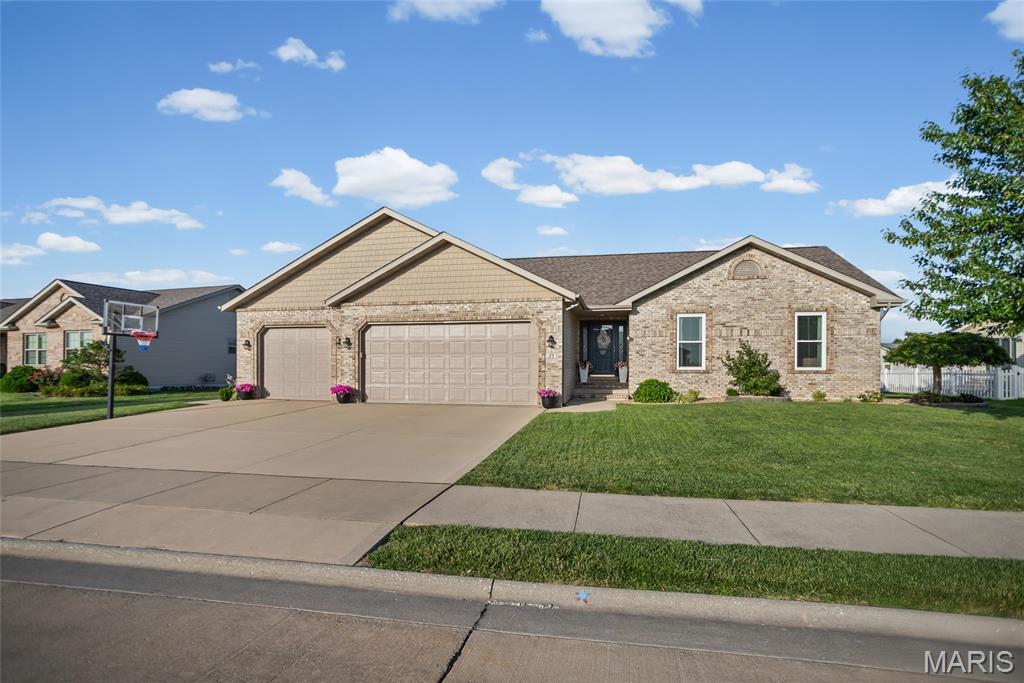4 Bedroom, 3,064 sq. feet 25 Rosin Drive Highland, IL