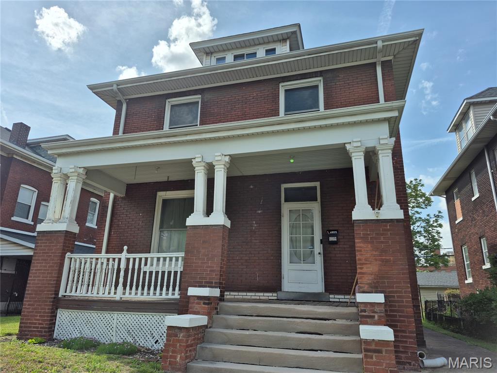 3 Bedroom, 1,901 sq. feet 2057 Cleveland Boulevard Granite City, IL