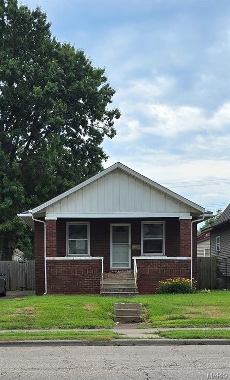 2 Bedroom, 768 sq. feet 2424 Madison Avenue Granite City, IL