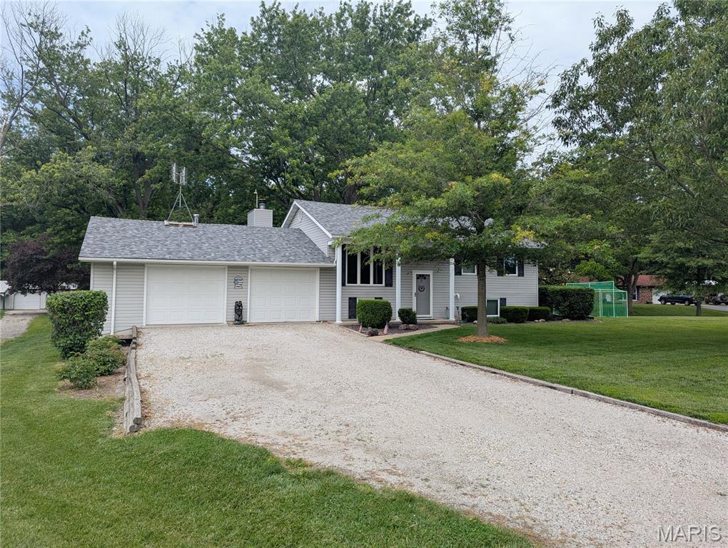 5 Bedroom, 2,272 sq. feet 1285 Red Ball Trail Greenville, IL