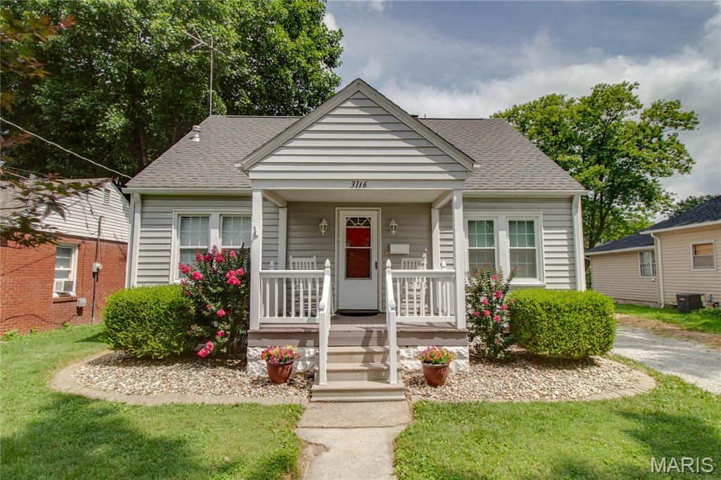 3 Bedroom, 1,260 sq. feet 3116 Burton Street Alton, IL