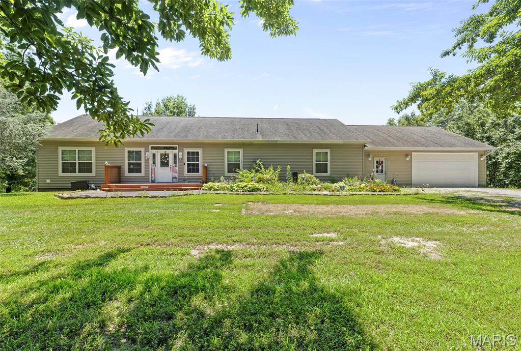 4 Bedroom, 2,608 sq. feet 6844 QUERCUS GROVE Road Edwardsville, IL