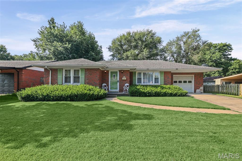2 Bedroom, 1,204 sq. feet 1604 Garfield Avenue Granite City, IL