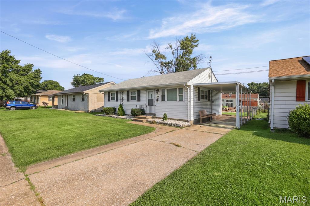 3 Bedroom, 1,356 sq. feet 213 Briarwood Drive Granite City, IL