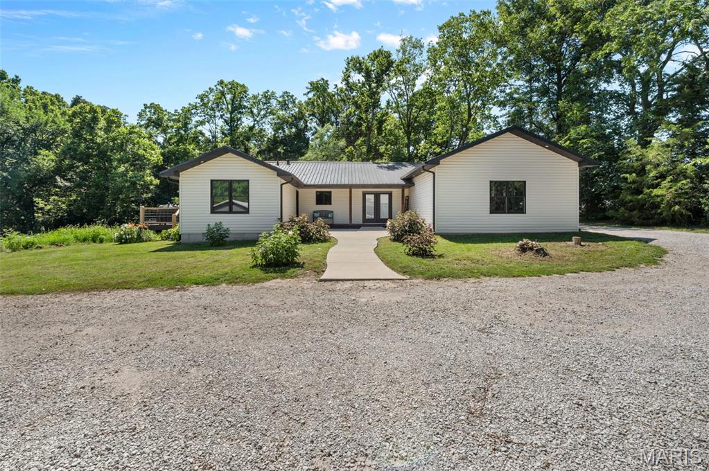 4 Bedroom, 2,200 sq. feet 7572 Best Lane Alhambra, IL