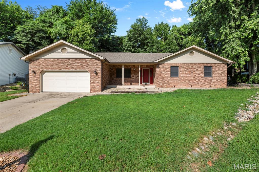 3 Bedroom, 2,684 sq. feet 8 Oak Leaf Circle Collinsville, IL