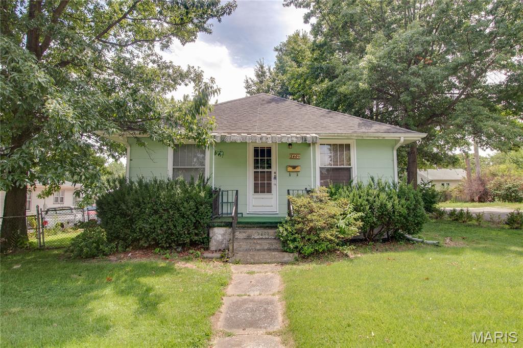 2 Bedroom, 1,040 sq. feet 2801 Hillcrest Avenue Alton, IL