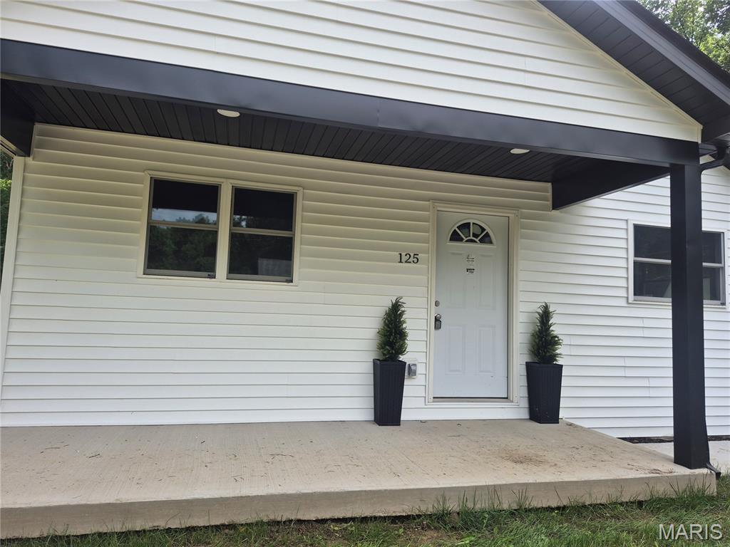 3 Bedroom, 1,276 sq. feet 125 Anna Avenue Godfrey, IL