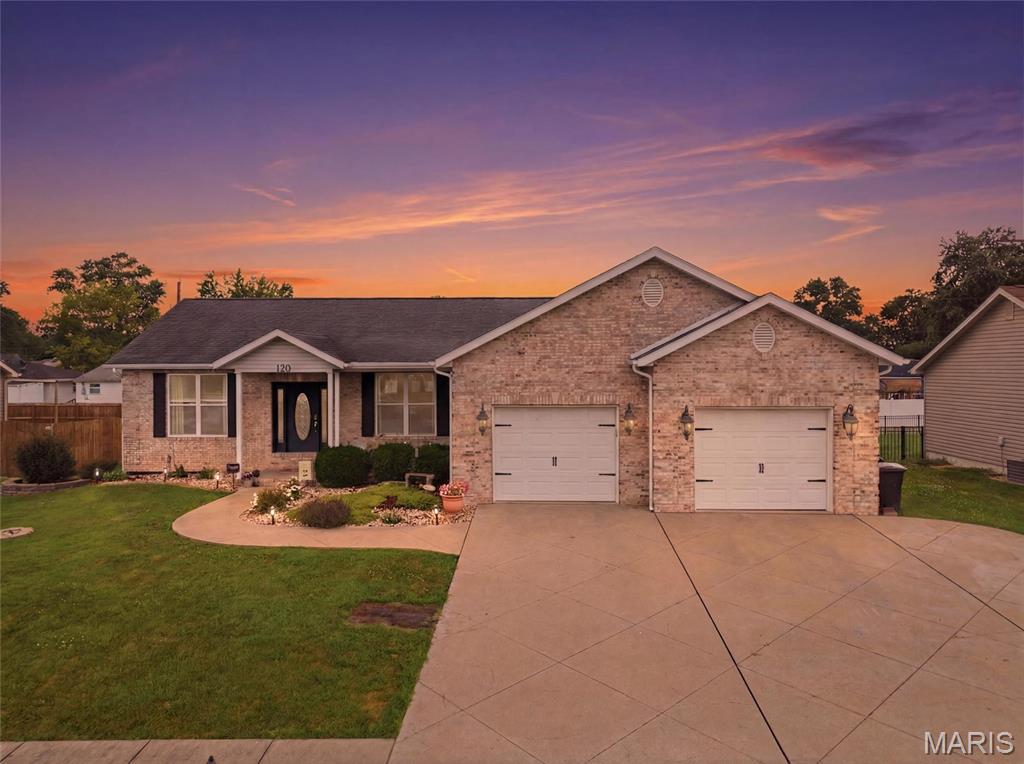 3 Bedroom, 2,488 sq. feet 120 Gabrielle Circle Bethalto, IL