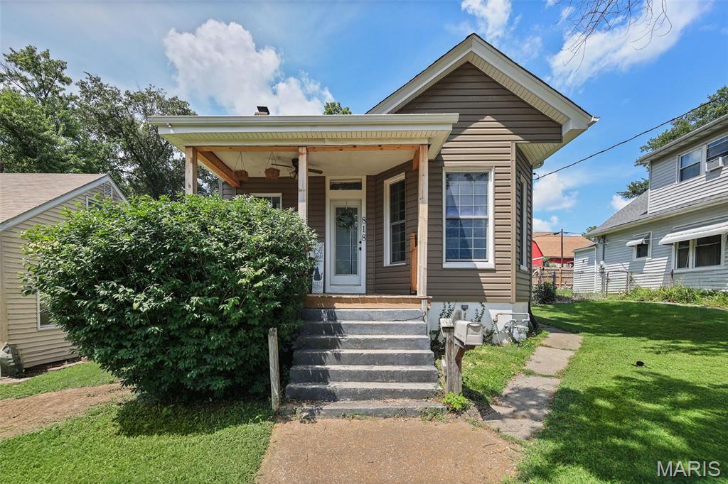 2 Bedroom, 1,936 sq. feet 818 Spruce Street Alton, IL