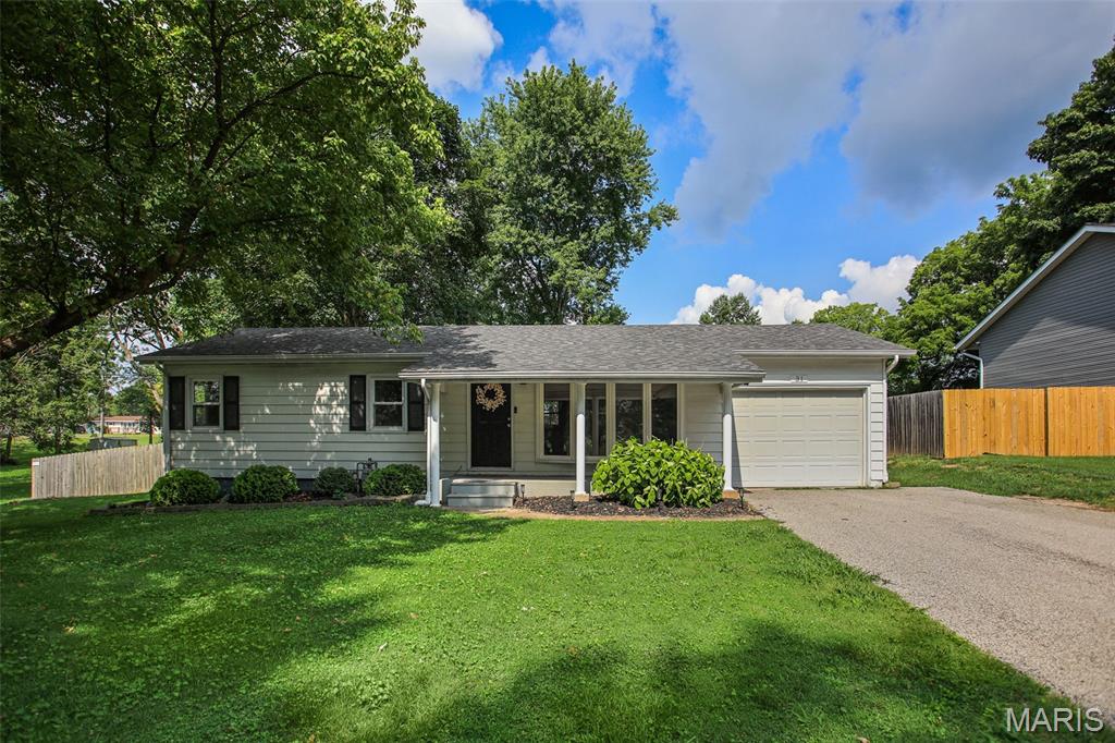 3 Bedroom, 1,533 sq. feet 31 Grainey Drive Glen Carbon, IL