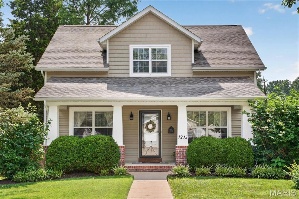 3 Bedroom, 2,098 sq. feet 1215 Oakland Avenue Edwardsville, IL
