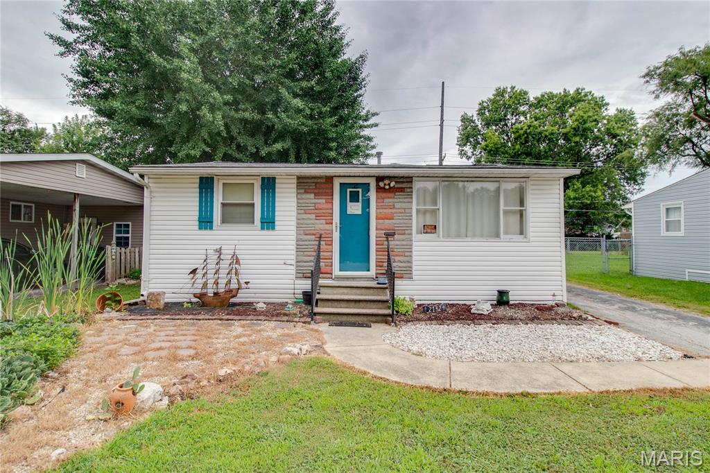3 Bedroom, 1,389 sq. feet 2132 Miracle Avenue Granite City, IL