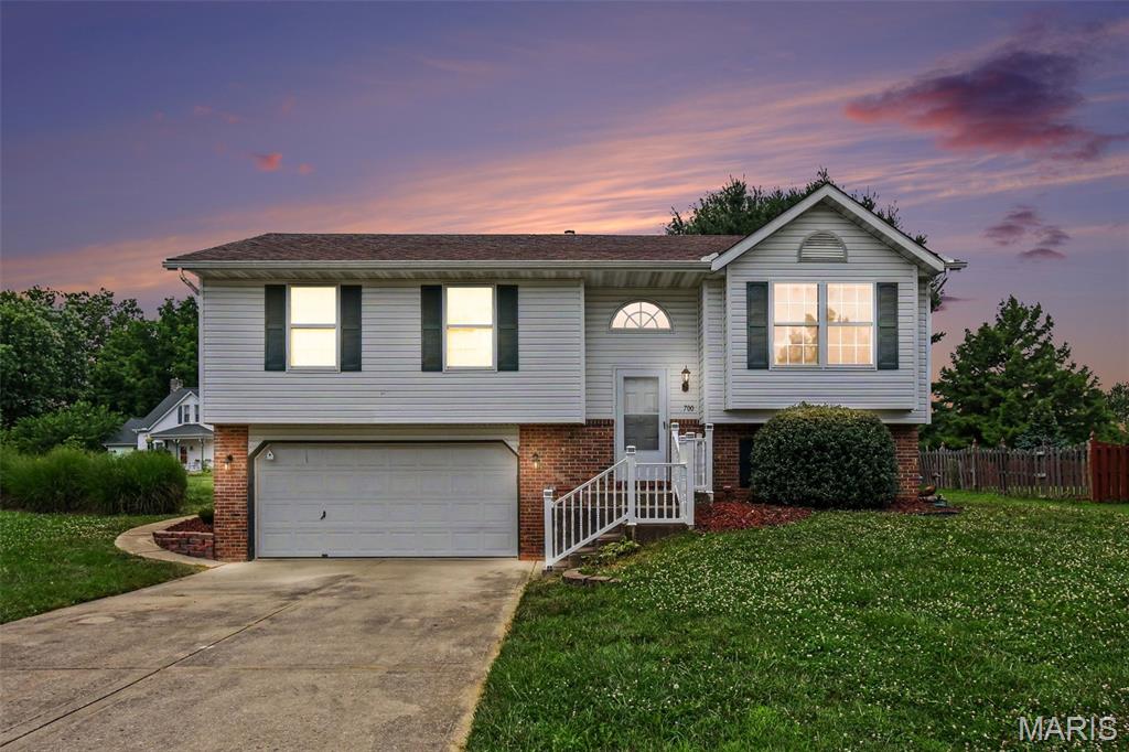 3 Bedroom, 1,618 sq. feet 700 Copper Line Road Maryville, IL