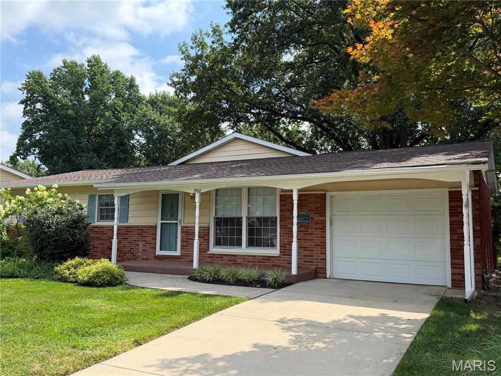 3 Bedroom, 2,218 sq. feet 1900 Stanford Place Edwardsville, IL