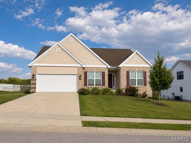 3 Bedroom, 2,029 sq. feet 207 Grand Rapids Lane Edwardsville, IL