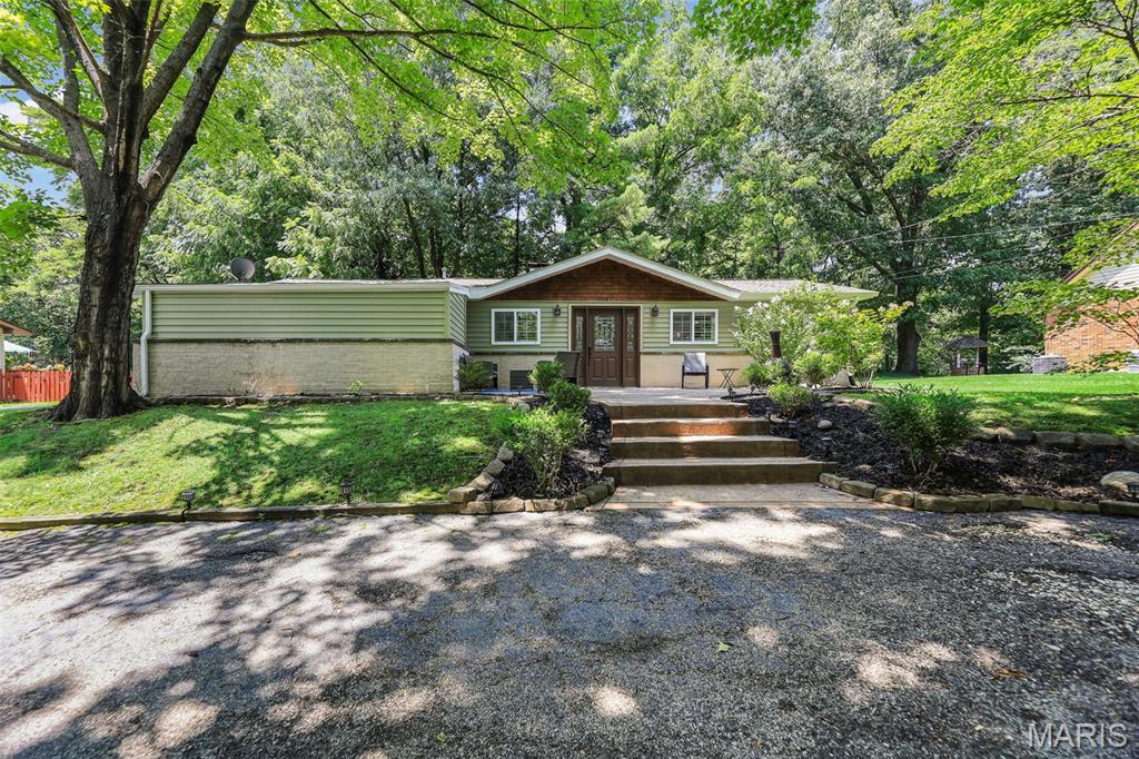 3 Bedroom, 1,581 sq. feet 459 Lake Drive Edwardsville, IL