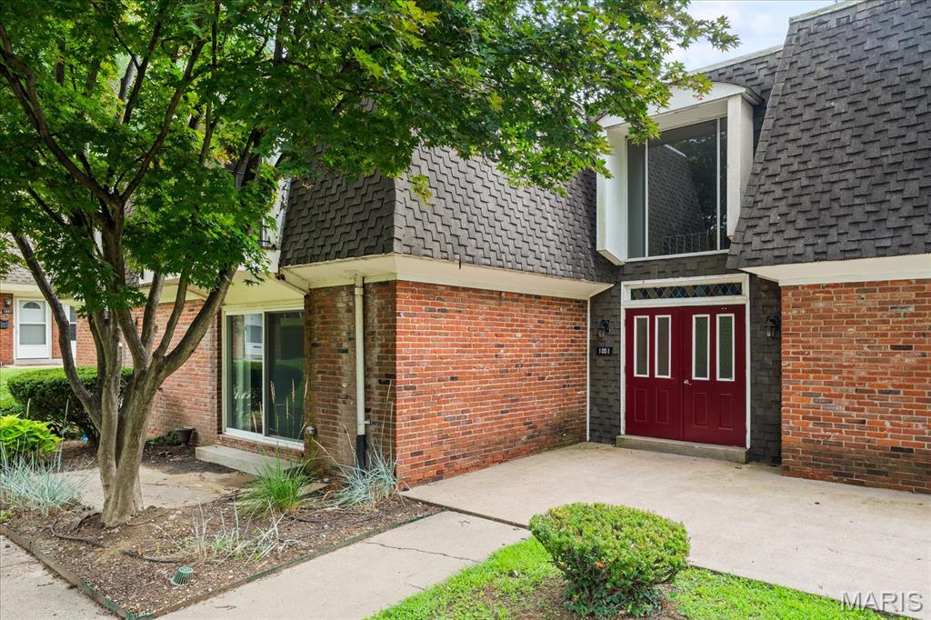 2 Bedroom, 987 sq. feet 1051 Lafayette Court Collinsville, IL