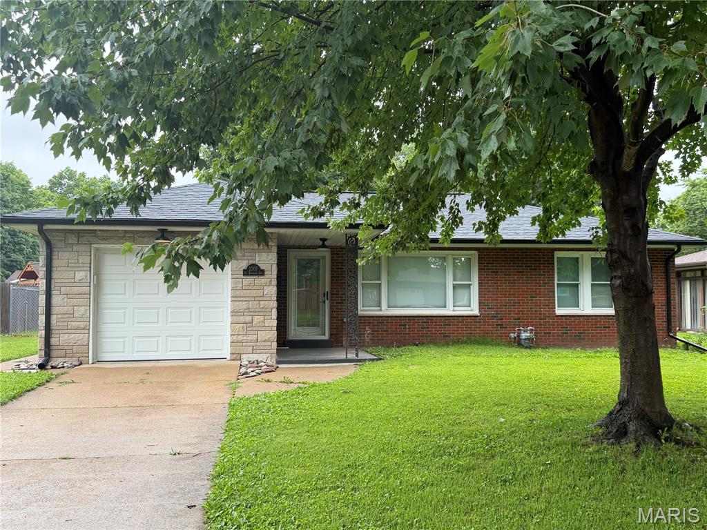 2 Bedroom, 1,014 sq. feet 2307 Saint Bernard Avenue Granite City, IL