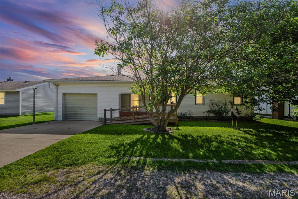 3 Bedroom, 1,157 sq. feet 412 Rose Avenue South Roxana, IL