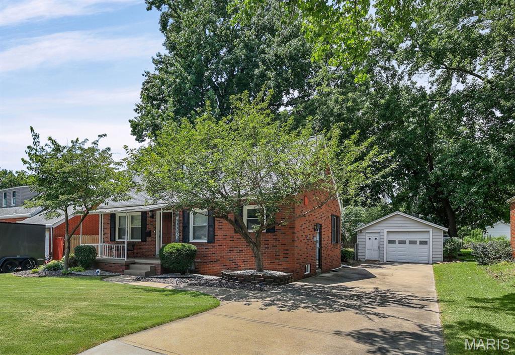 3 Bedroom, 2,514 sq. feet 1229 Grant Drive Edwardsville, IL