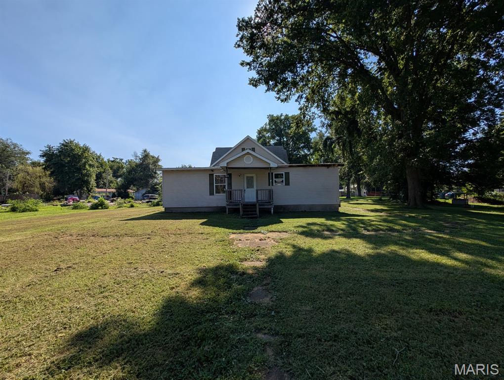 3 Bedroom, 1,483 sq. feet 405 Academy Street Pocahontas, IL