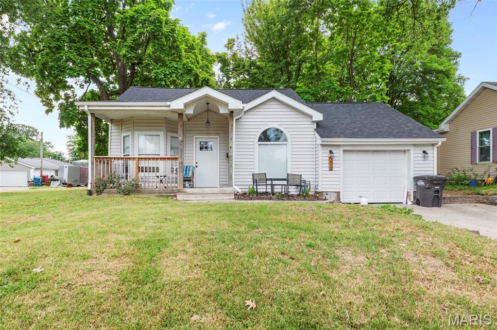 2 Bedroom, 1,162 sq. feet 306 Staunton Road Troy, IL