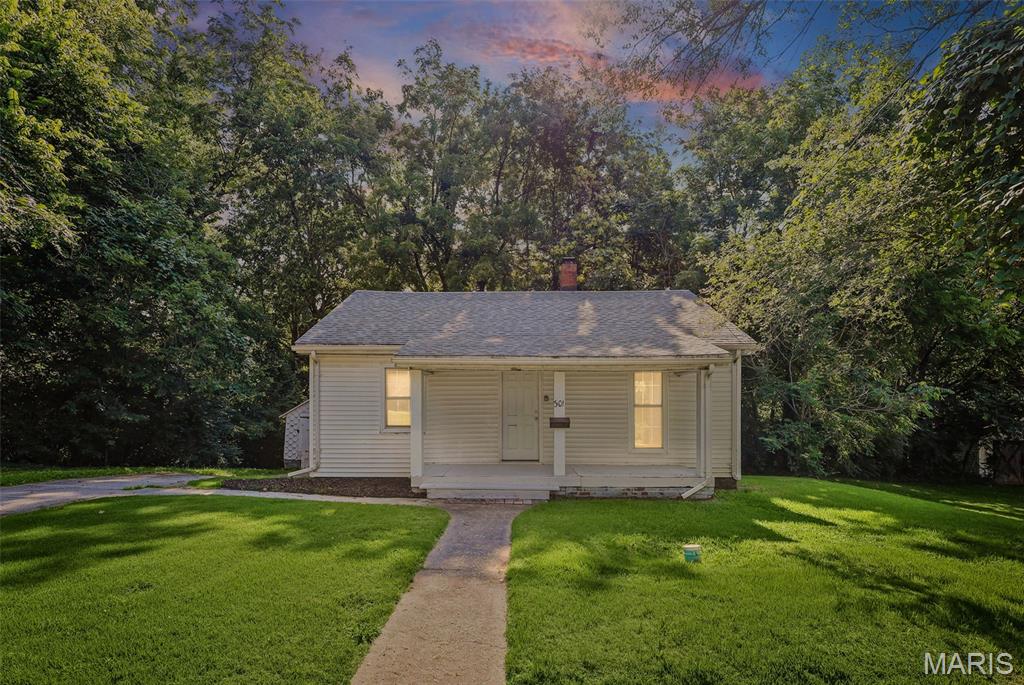 2 Bedroom, 780 sq. feet 301 Lampert Street Alton, IL