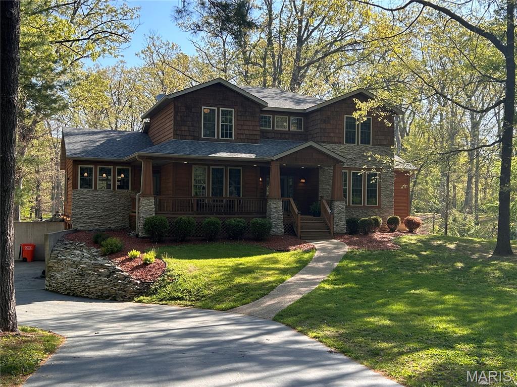 5 Bedroom, 3,350 sq. feet 1332 Deer Creek Road Greenville, IL