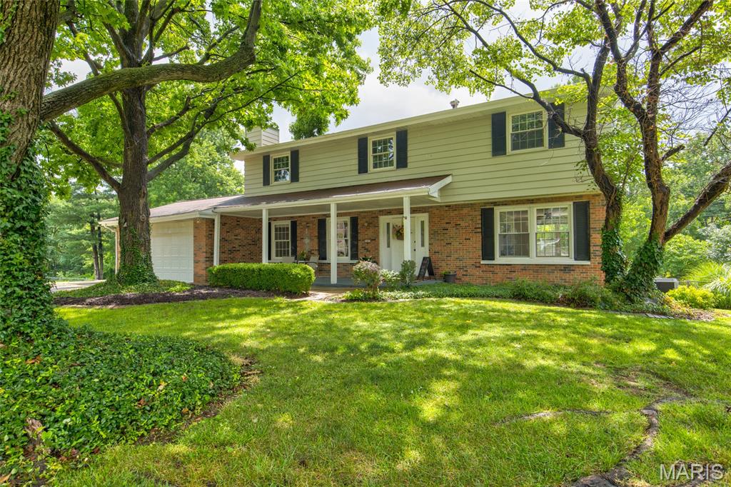 4 Bedroom, 2,211 sq. feet 2001 River Aire Court Court Godfrey, IL
