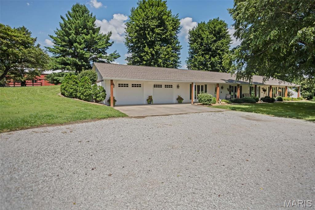 3 Bedroom, 2,340 sq. feet 4837 Rocky Branch Road Bethalto, IL