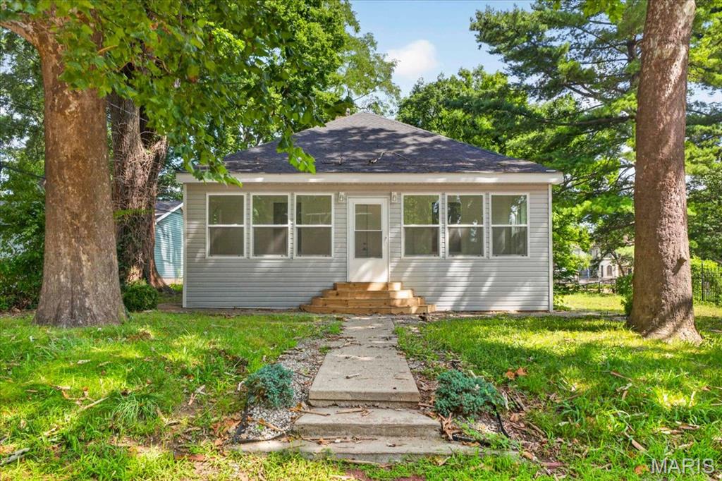 4 Bedroom, 1,804 sq. feet 2720 Walnut Street Alton, IL