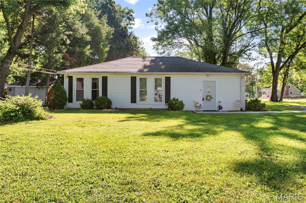 3 Bedroom, 1,272 sq. feet 109 Dale Avenue Collinsville, IL
