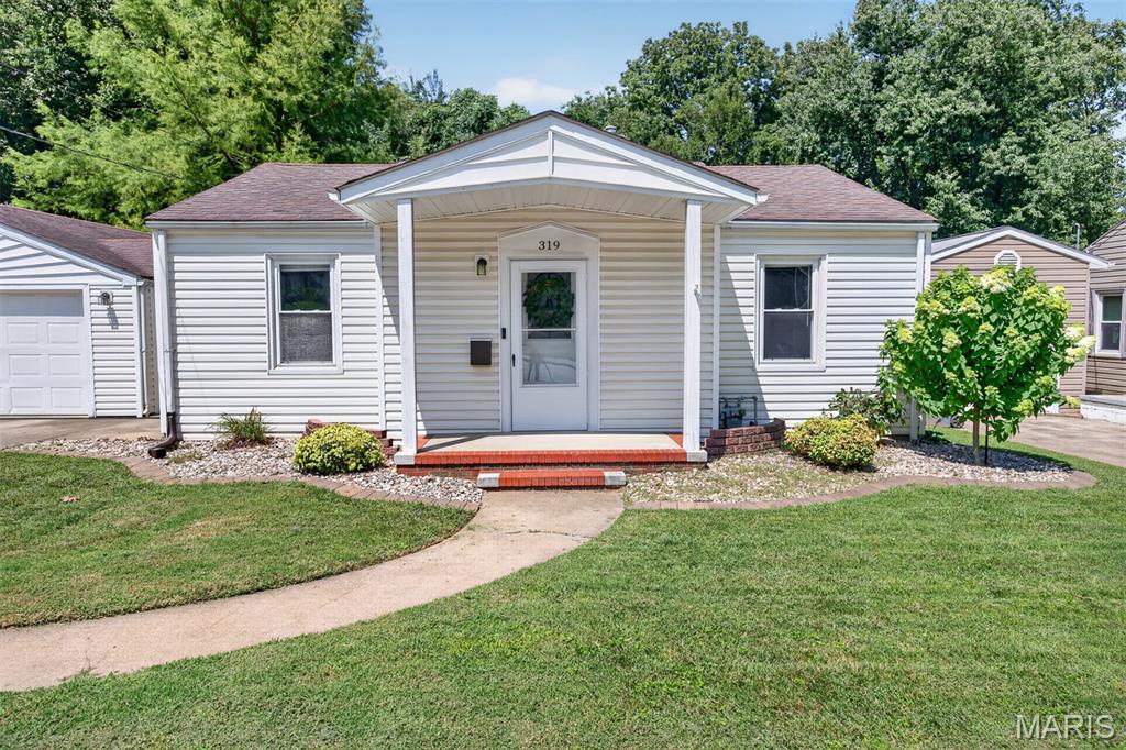 2 Bedroom, 1,355 sq. feet 319 Sycamore Street Collinsville, IL