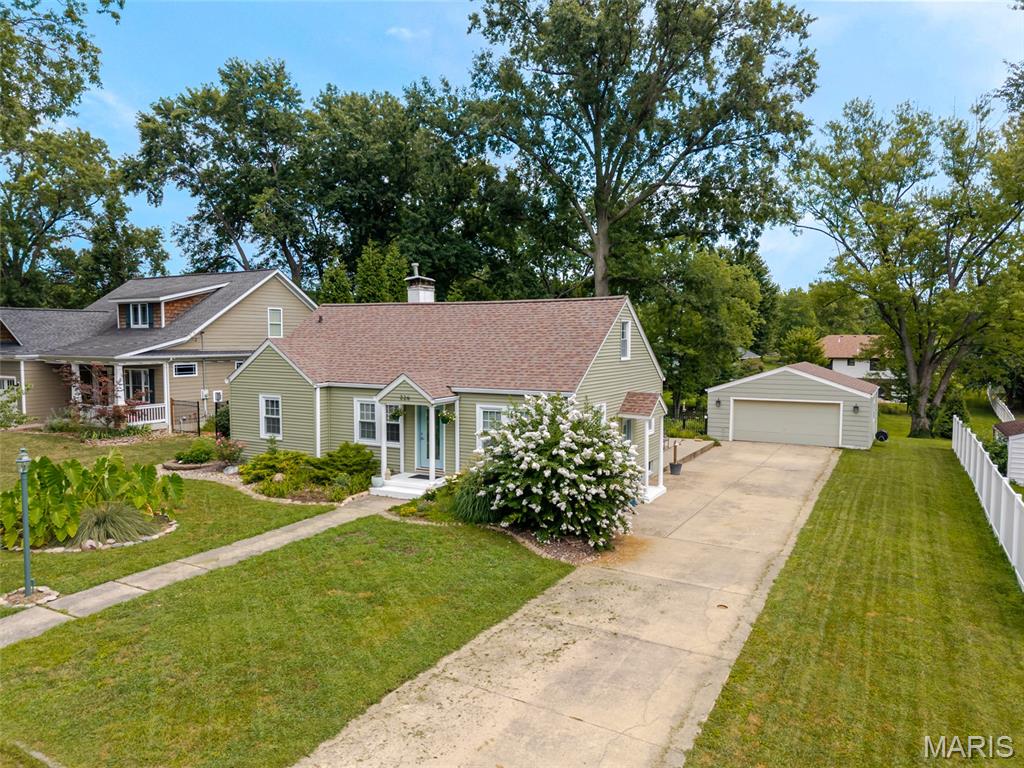 3 Bedroom, 1,586 sq. feet 226 Circle Drive Edwardsville, IL