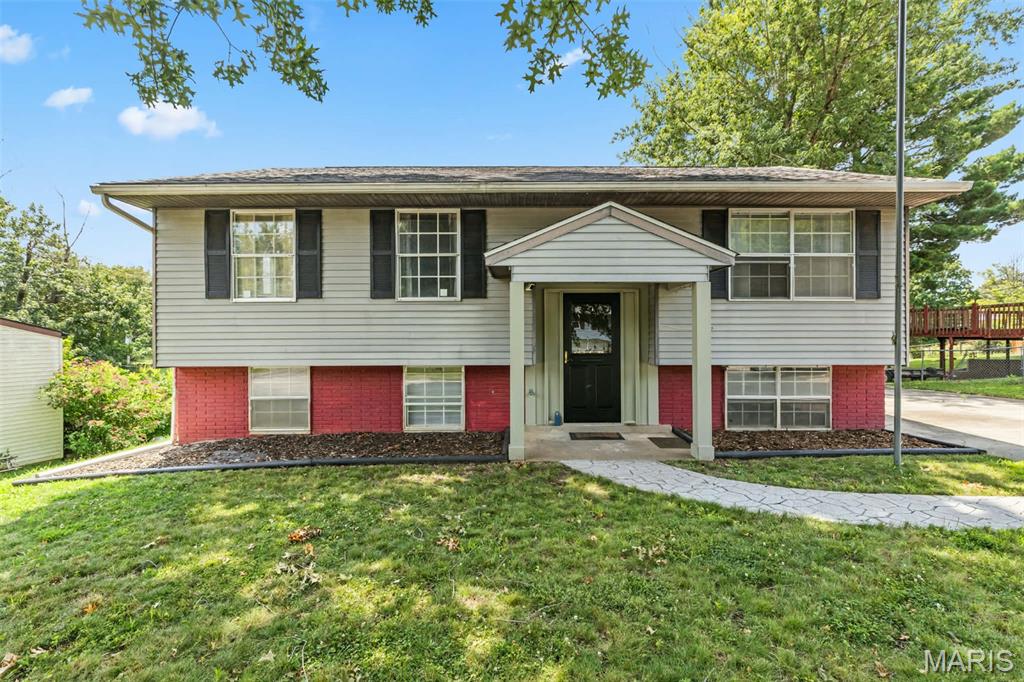 4 Bedroom, 1,143 sq. feet 215 Pine Ridge Drive Godfrey, IL